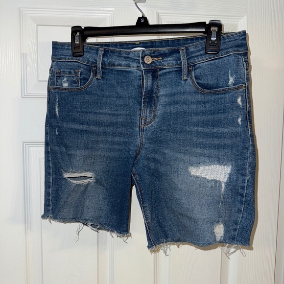 WOMENS OLD NAVY BERMUDA SHORTS - Picture 1 of 2